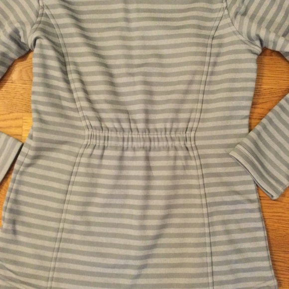 Columbia- NWOT Gray Stripped Pullover. Size S. - Picture 6 of 9